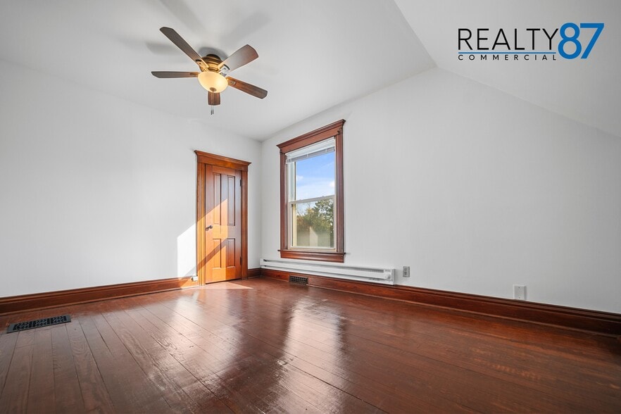 More Photos Of 448 7th Ave, Marion Office For Sale