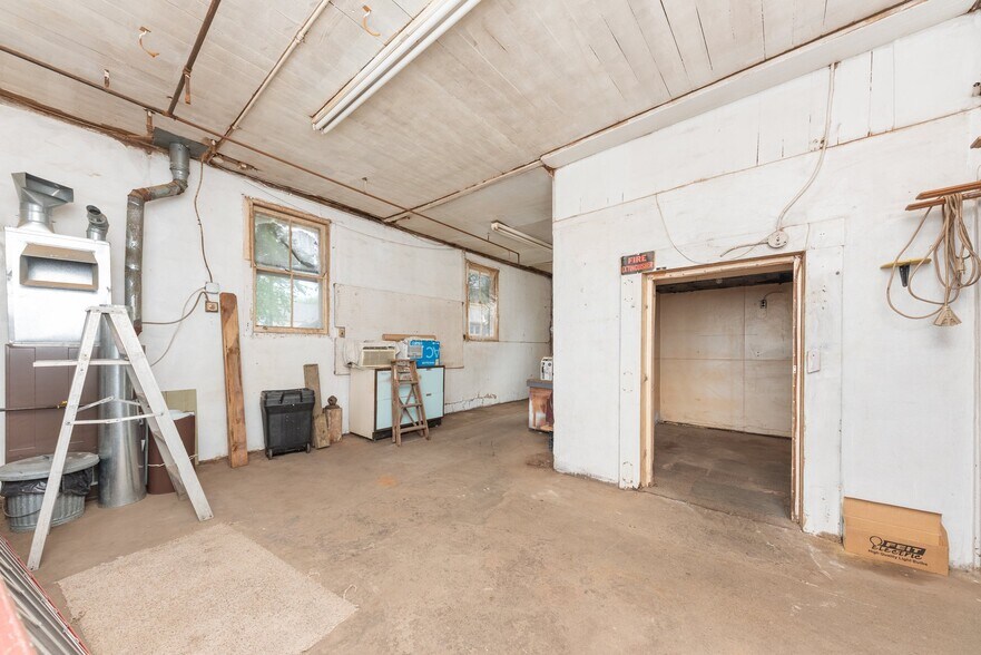 More Photos Of 203 Benson St, Reading Flex For Sale