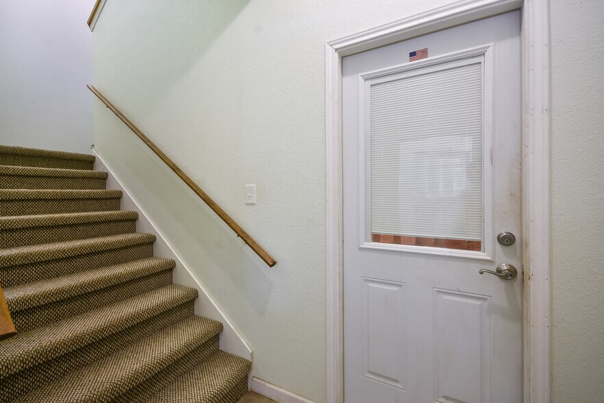 More Photos Of 15014 Iowa St, Austin Office Residential For Sale