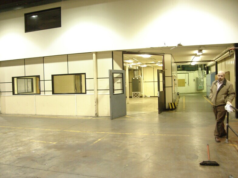 More Photos Of 595 Trabold Rd, Rochester Manufacturing For Lease
