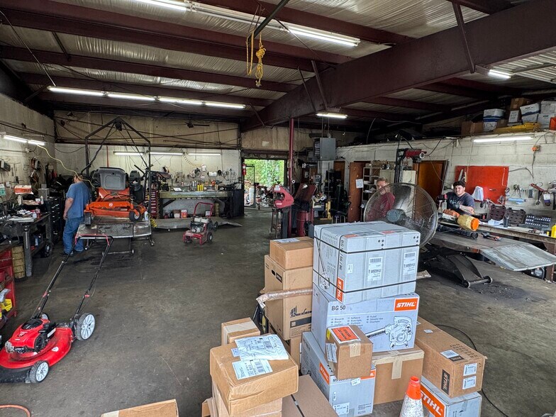 More Photos Of 8623 Colonel Glenn Rd, Little Rock Industrial For Lease
