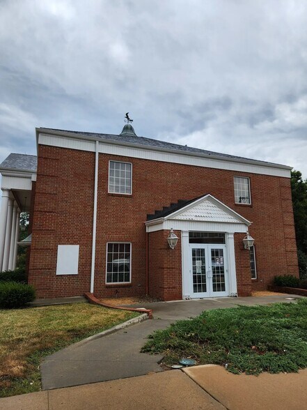 More Photos Of 3 E Wea St, Paola Office For Sale