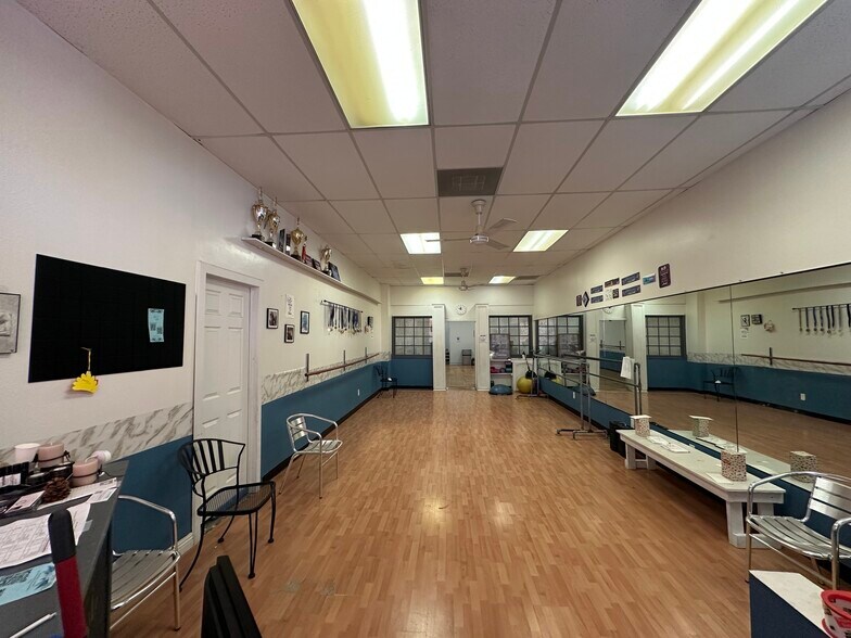 More Photos Of 4351-4485 Phelan Rd, Phelan Unknown For Lease