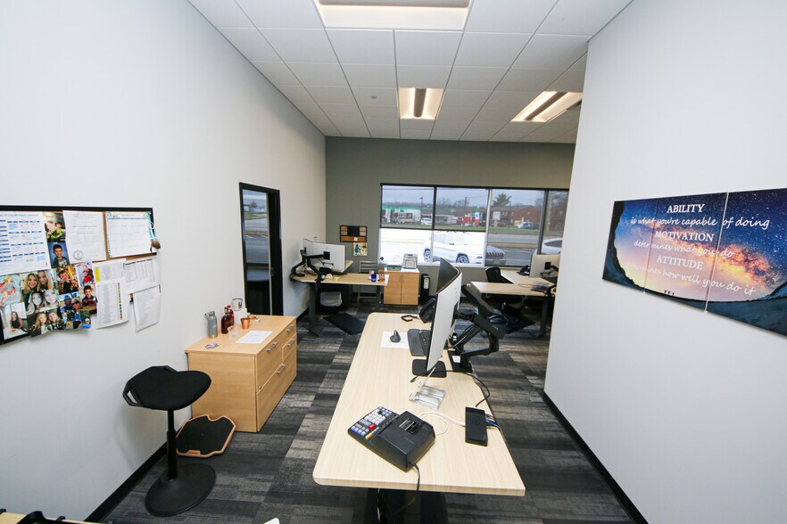 More Photos Of 7707 National Tpke, Louisville Light Distribution For Sale