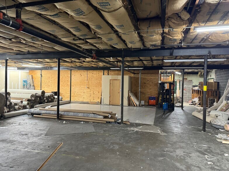 More Photos Of 29 Rocky Point Yaphank Rd, Rocky Point Storefront For Lease