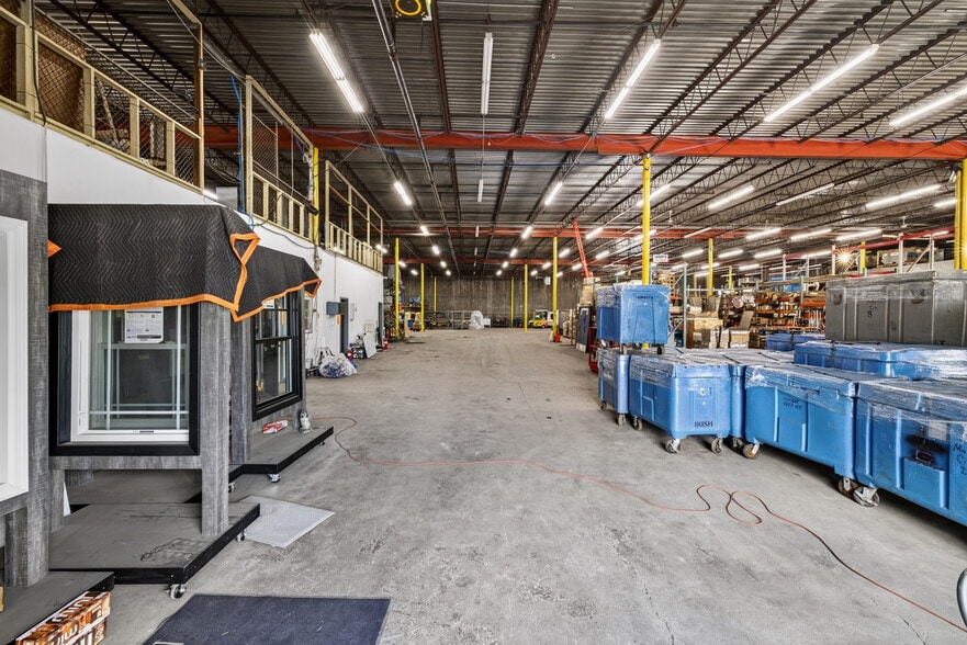 More Photos Of 210 W Terminal Rd, Liverpool Distribution For Lease