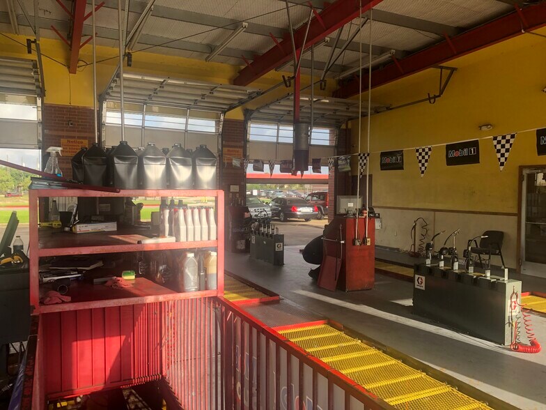 More Photos Of 12250 S Gessner Dr, Houston Auto Repair For Sale