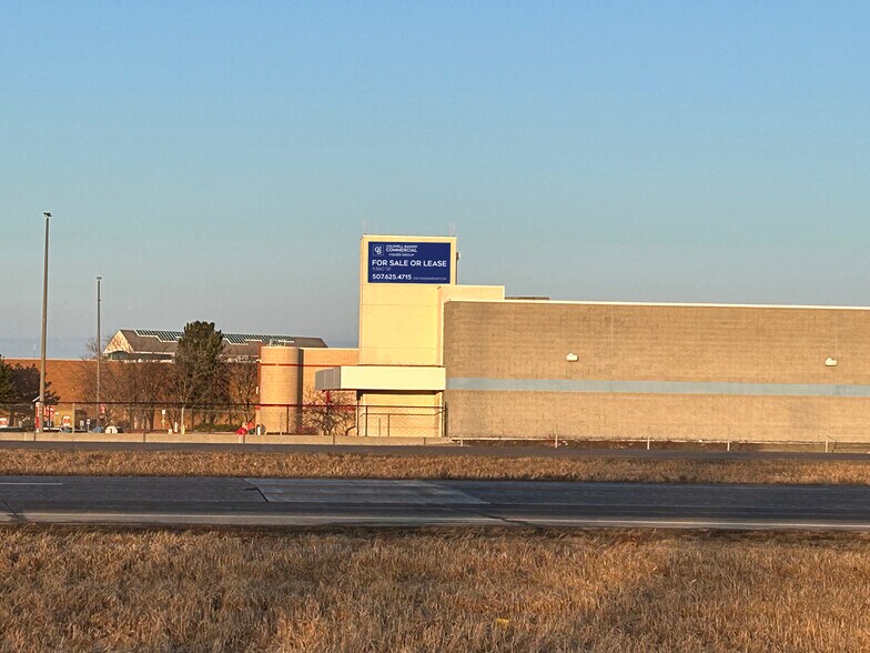 More Photos Of 1896 Adams St, Mankato Auto Repair For Sale