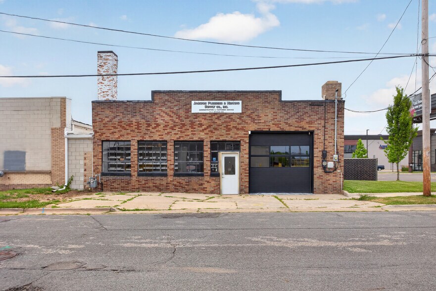 More Photos Of 711 E Michigan Ave, Jackson Freestanding For Sale