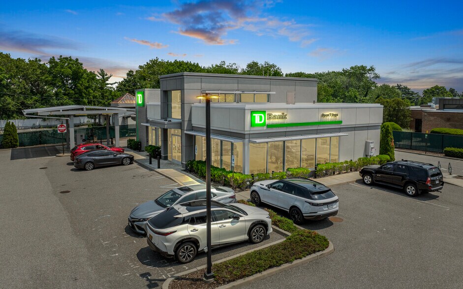 More Photos Of 391 Jericho Tpke, Jericho Bank For Lease