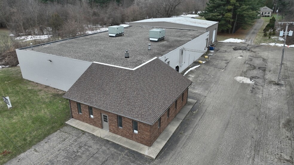 Primary Photo Of 1586 Paw Paw Ave, Benton Harbor Warehouse For Sale