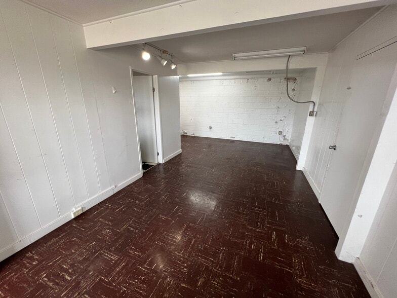 More Photos Of 94-168 Leoleo St, Waipahu Service For Sale