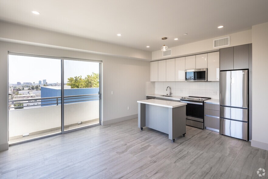 More Photos Of 4864 Melrose Ave, Los Angeles Apartments For Lease