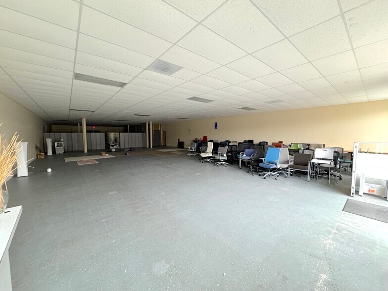 More Photos Of 1025 N Pearl St, Bridgeton Storefront For Lease