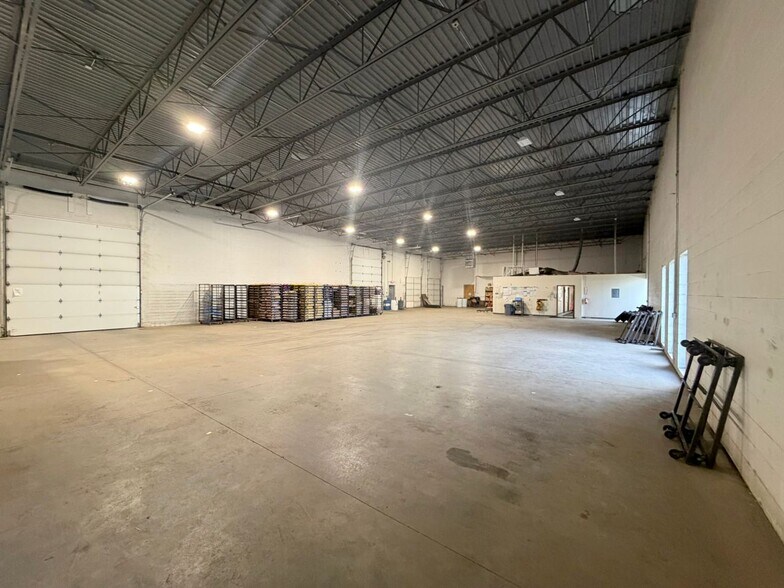 More Photos Of 6898 Commodore Dr, Walbridge Flex For Lease