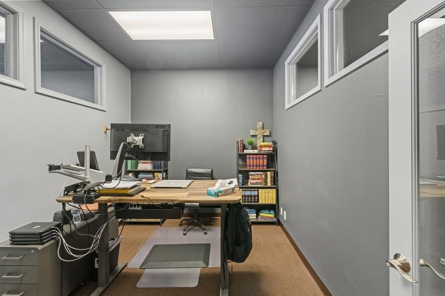 More Photos Of 340 Central Ave, Coos Bay Medical For Lease