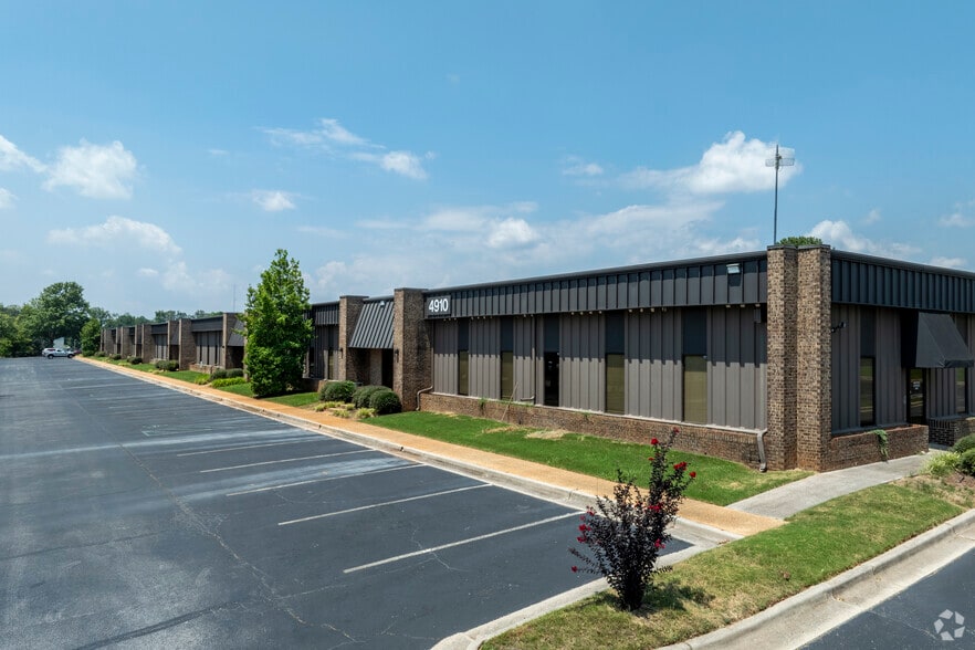 More Photos Of 4910 University Sq, Huntsville Unknown For Lease