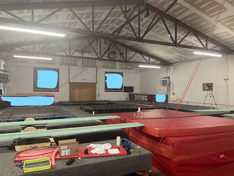 More Photos Of 633 N Morton St, Bloomington Research And Development For Lease