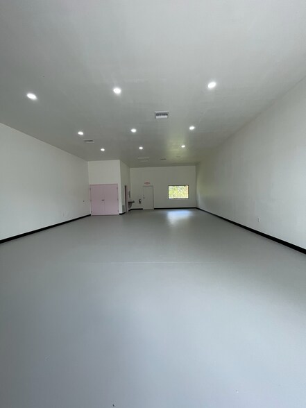 More Photos Of 733 Tillman Pl, Plant City Coworking Space