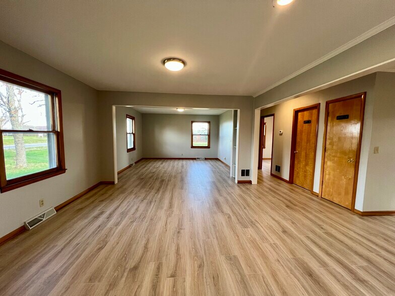 More Photos Of 658 N Broadway, Portland Storefront Retail Office For Sale