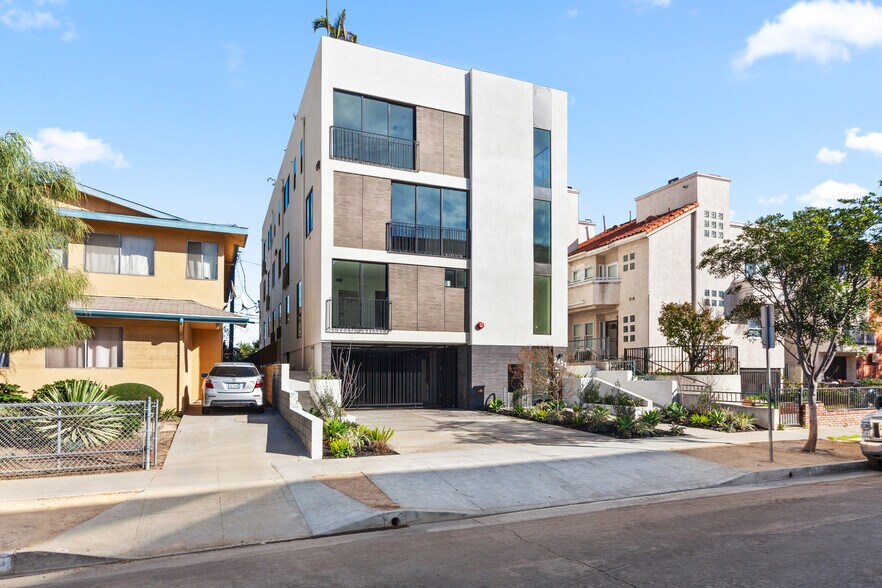 Primary Photo Of 2432 Penmar Ave, Venice Apartments For Sale