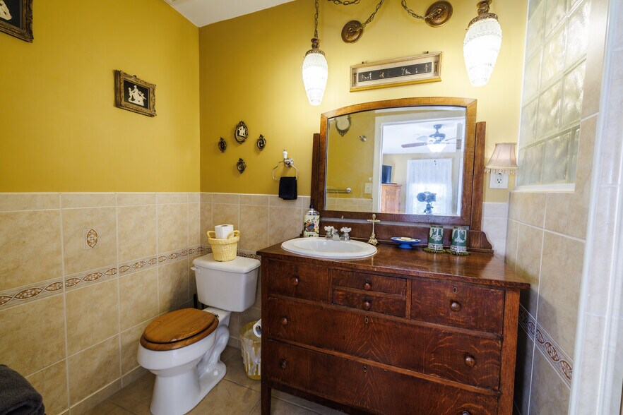 More Photos Of 215 E French Ave, Orange City Hospitality For Sale