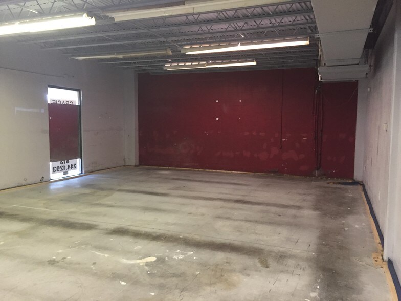 More Photos Of 4244 W Waters Ave, Tampa Showroom For Lease
