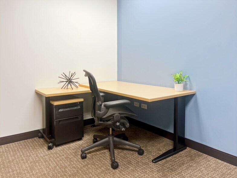 More Photos Of 3333 Warrenville Rd, Lisle Coworking Space