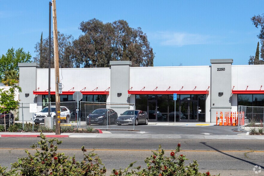 More Photos Of 2250 N Weber Ave, Fresno Freestanding For Lease