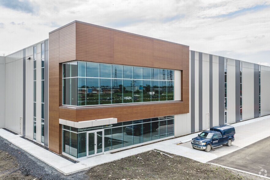 More Photos Of Crt Corporatif Laval, Laval Unknown For Lease