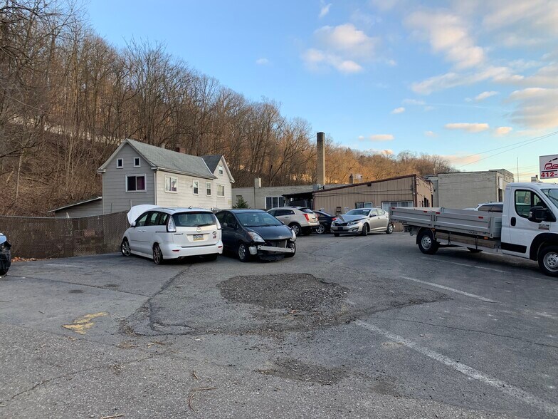 1281 Saw Mill Run Blvd, Pittsburgh, PA 15226 Service For Sale