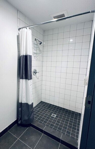 More Photos Of 329 E 2100 S, Salt Lake City Showroom For Lease