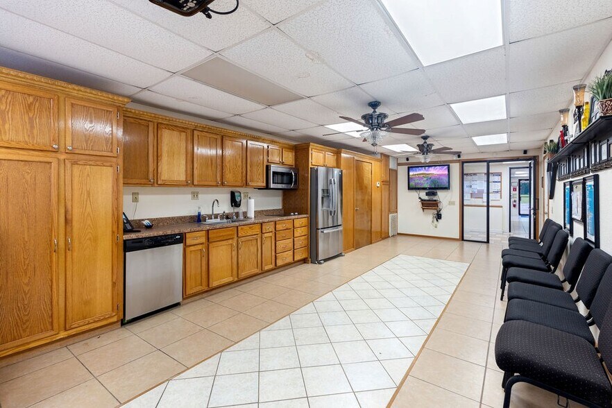 More Photos Of 2524 US Highway 96 N, Center Warehouse For Sale