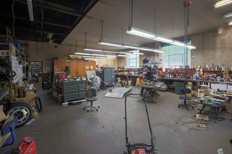 More Photos Of 4215 E Lake St, Minneapolis Freestanding For Sale