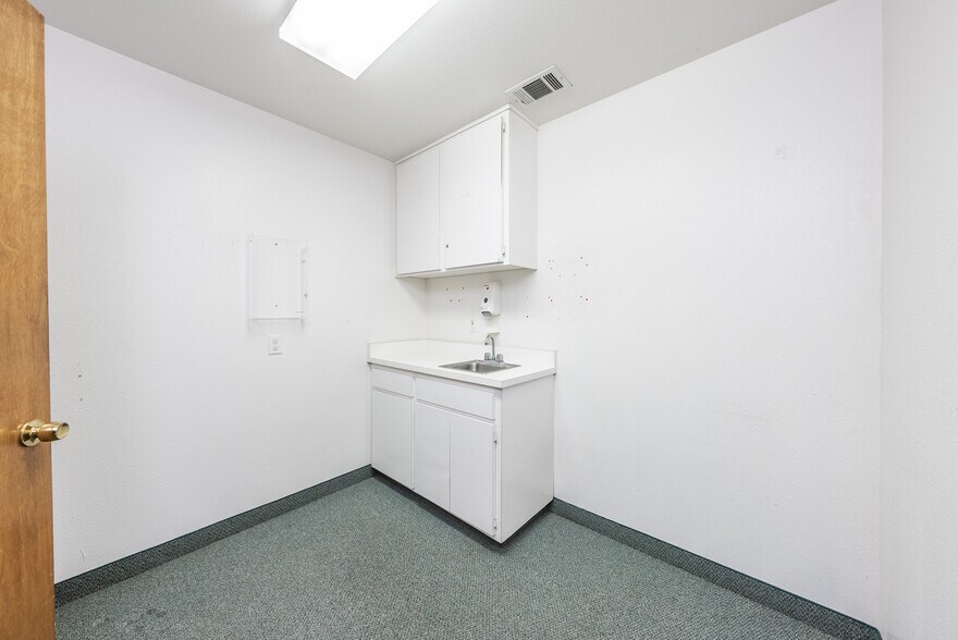 More Photos Of 927 O St, Firebaugh Healthcare For Sale