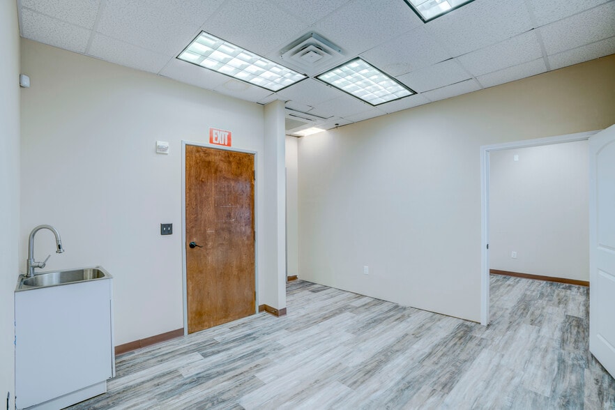 More Photos Of 7711 San Jacinto Pl, Plano Medical For Lease