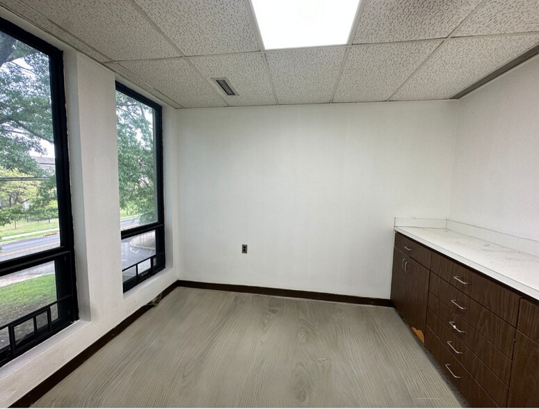 More Photos Of 74 Pascack Rd, Park Ridge Medical For Lease