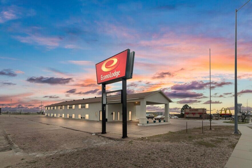 More Photos Of 1419 W 3rd St, Alliance Hotel For Sale