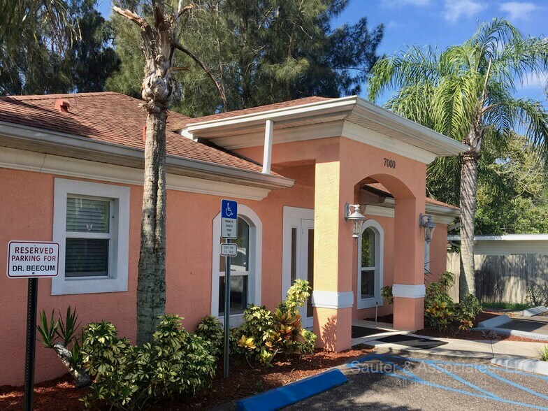 More Photos Of 7000 54th Ave N, Saint Petersburg Storefront Retail Office For Lease