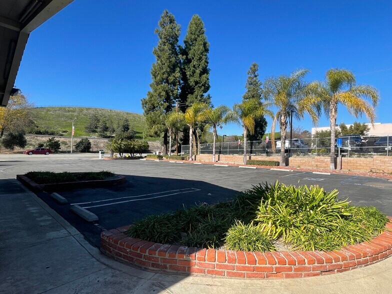 More Photos Of 560-588 N Diamond Bar Blvd, Diamond Bar Storefront Retail Office For Lease