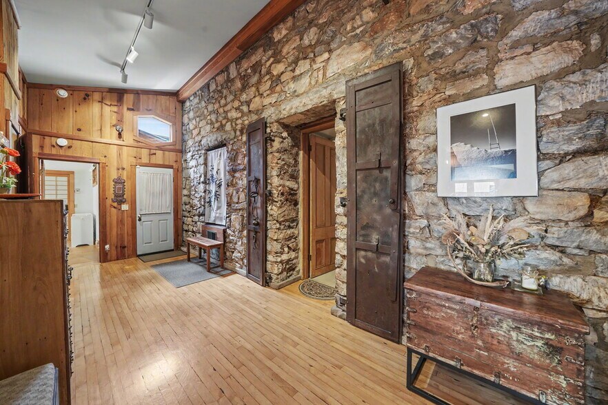 More Photos Of 21376 Consolation St, Volcano Specialty For Sale