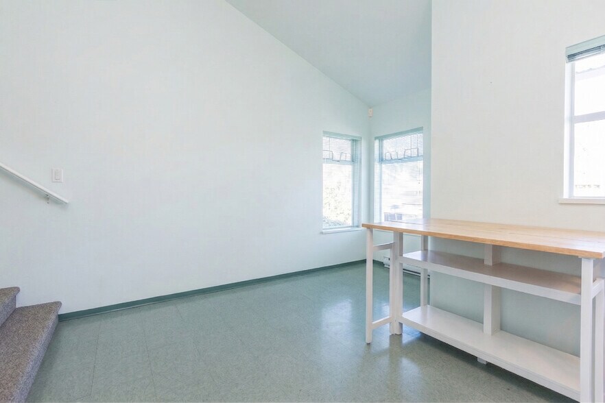 More Photos Of 12185 Beecher St, Surrey Storefront For Sale