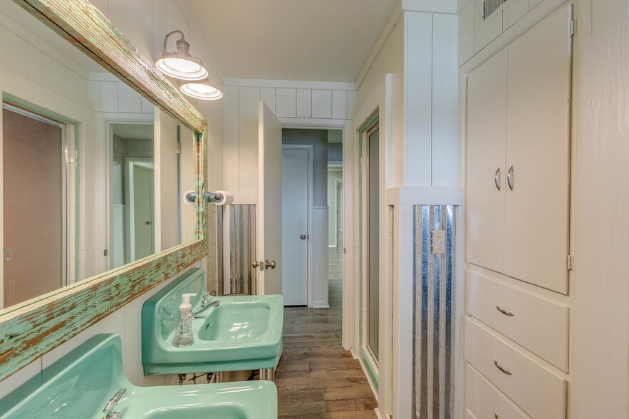 More Photos Of 1035 S Berry Rd, Norman Office For Sale