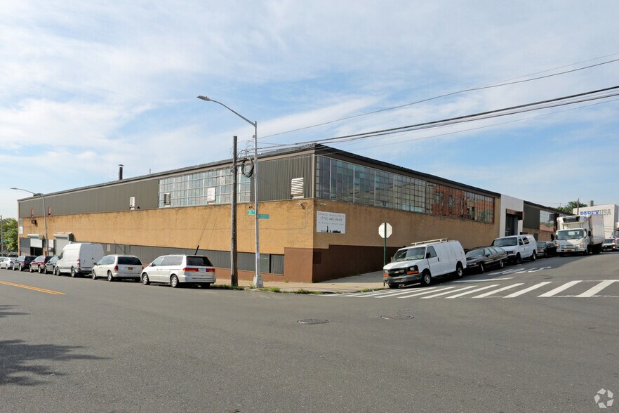 More Photos Of 2515 50th St, Woodside Warehouse For Lease