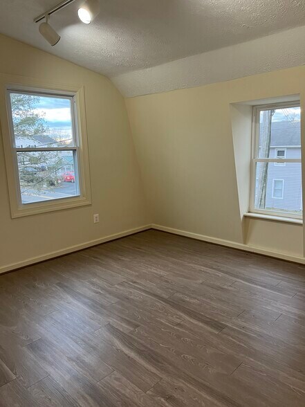 More Photos Of 7252 Benedict Ave, Benedict Storefront Retail Office For Lease