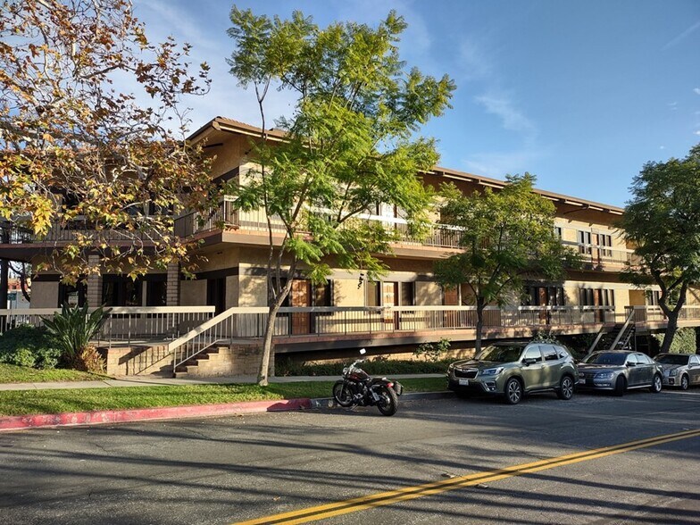More Photos Of 2550 Honolulu Ave, Montrose Office For Lease