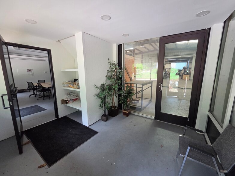 More Photos Of 3795 Evans Rd, Cumming Warehouse For Lease
