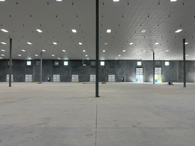 More Photos Of 335 Tanner Price Way, Greenville Warehouse For Lease