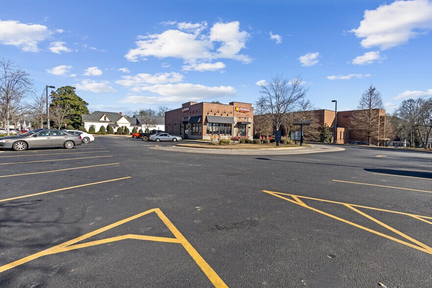 More Photos Of 113 N Broad St, Winder Freestanding For Sale