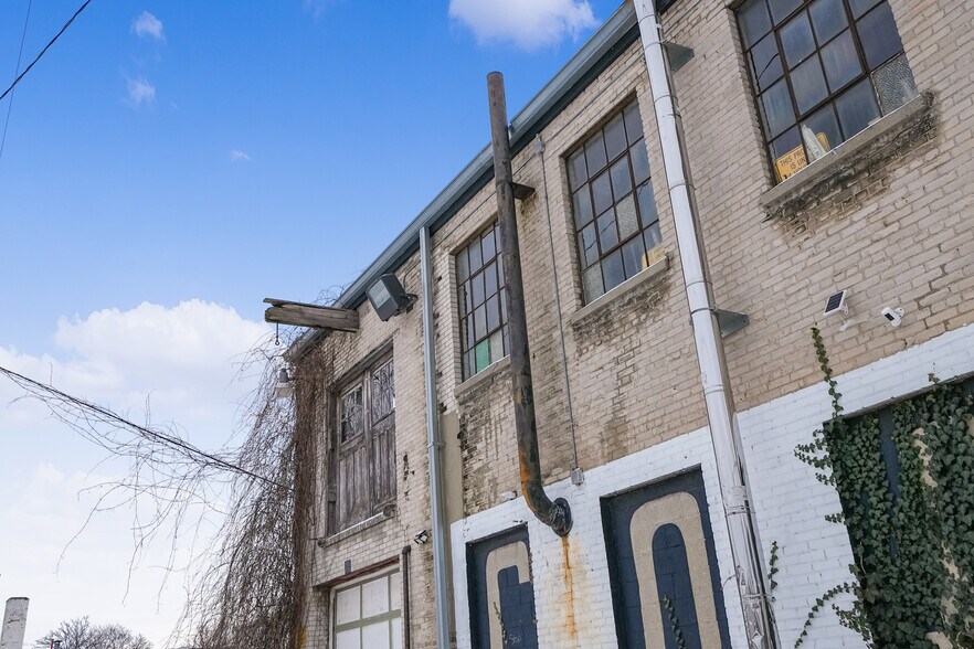 More Photos Of 424 Walbridge St, Kalamazoo Industrial For Sale